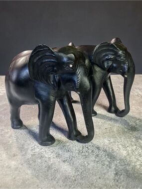 Hand Carved Desert Black Ebony Elephants Symbol Of Peace - No Tusks